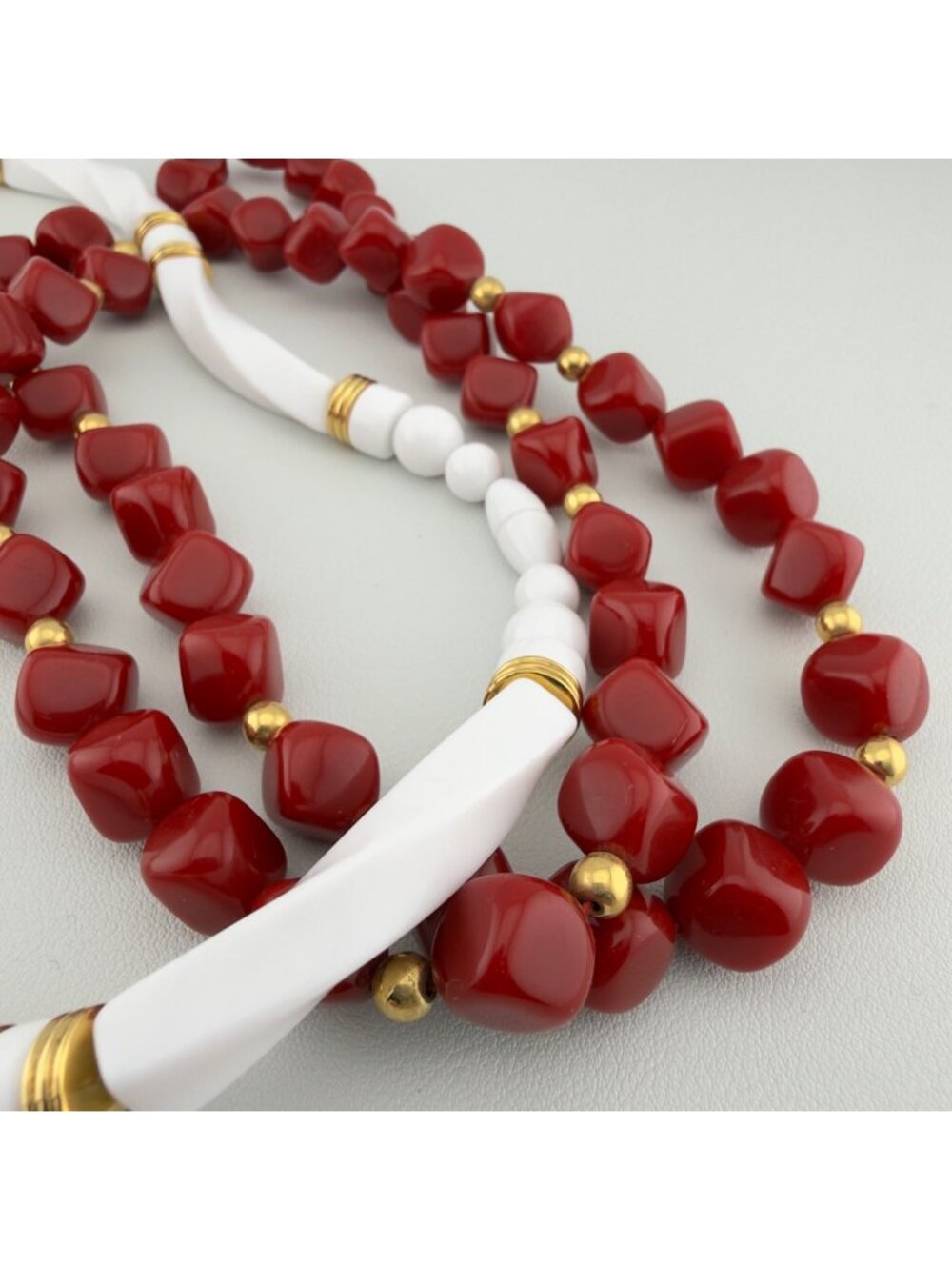 Vintage Avon Acrylic Beaded Necklace Set Red White Retro Chunky 1980s